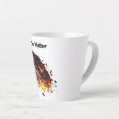 Tasse Latte "Le visiteur," Roche spatiale de l'espace extra-at (Angle droit)