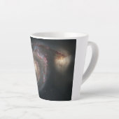Tasse Latte Le Whirlpool Galaxy M51 & Companion dans l'espace (Angle droit)