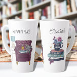 Tasse Latte Lecteur de livre cosy Lover Homebody Introduction<br><div class="desc">Le design "My happy place" pour les amateurs de livres introvertis avec une chaise paresseuse, des livres et une tasse de café, personnalisez avec votre propre citation et nom. Un cadeau personnalisé pour un membre du club de lecture, un enseignant, un bibliothécaire ou toute personne de votre vie qui aime...</div>