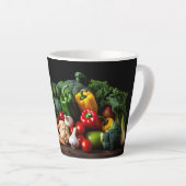 Tasse Latte Légumes frais monogrammes personnalisés (Angle droit)
