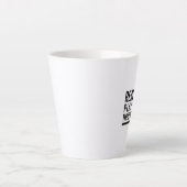 Tasse Latte Les vrais hommes jouent avec leurs seins (Devant)