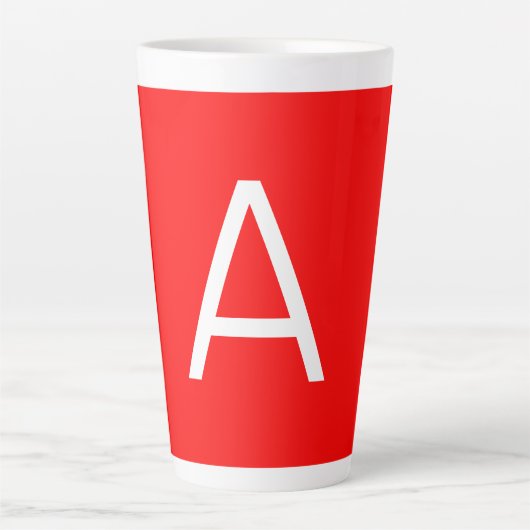 Tasse Latte Lettre initiale du monogramme rouge professionnel (Devant)