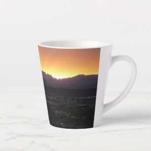 Tasse Latte Lever de soleil sur le paysage de St. George Utah