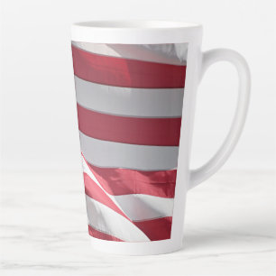 Tasse Latte Liberté drapeau américain agitant dans la brise