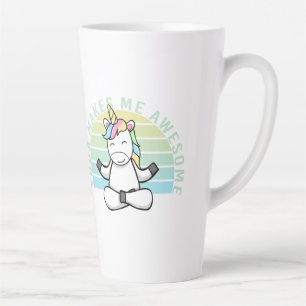 Tasse Latte Licorne drôle et mignonne faisant du yoga. poses d