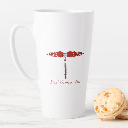 Tasse Latte Logo de la tour de communication JML (En situation)
