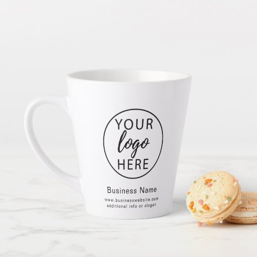Tasse Latte Logo d'entreprise simple blanc (En situation)