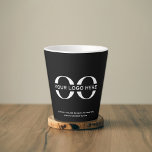 Tasse Latte Logo minimaliste de l'entreprise<br><div class="desc">Un simple modèle d'affaires noir personnalisé dans un style minimaliste moderne qui peut être facilement mis à jour avec le logo et le texte de votre entreprise. Conçu avec une image de bannière de logo horizontal (2560 x 1440 px), vous pouvez customiser en changeant le texte et l'image à l'aide...</div>