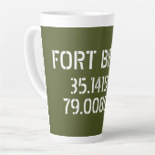 Tasse Latte Longitude de la latitude de Fort Bragg (Angle gauche)