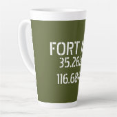 Tasse Latte Longitude de la latitude de Fort Irwin (Angle gauche)