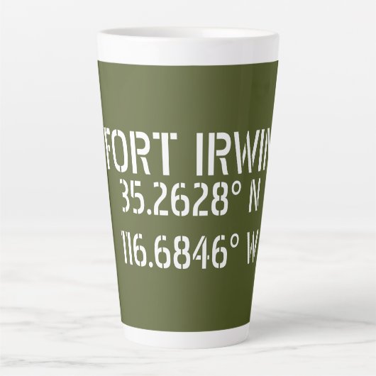 Tasse Latte Longitude de la latitude de Fort Irwin (Devant)