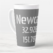 Tasse Latte Longueur de la latitude NSW de Newcastle (Angle gauche)
