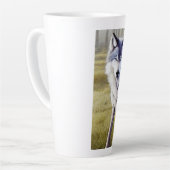 Tasse Latte Loup coloré debout (Angle gauche)
