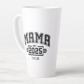 Tasse Latte Mama Est 2025 (Angle gauche)