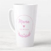 Tasse Latte Mama Est.2025 shirt -Mother gift Pink Minimal -  (Angle gauche)