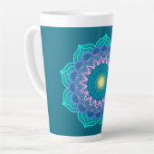 Tasse Latte Mandala Coloré sur Fond Bleu (Angle gauche)