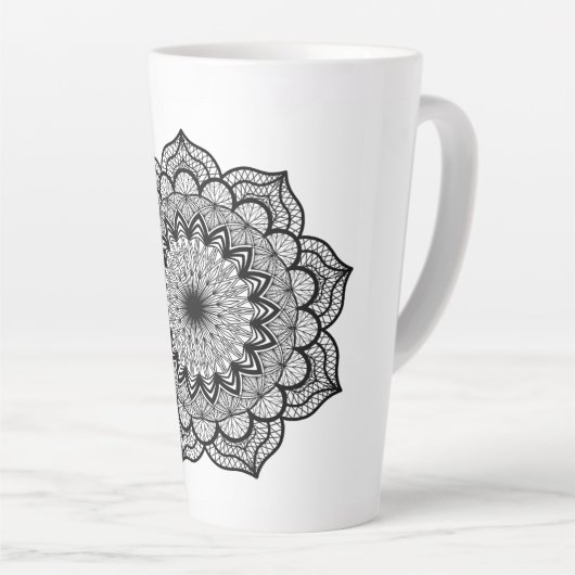 Tasse Latte Mandala noir sur fond blanc (Angle droit)