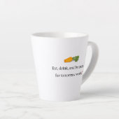 Tasse Latte "Mangez, buvez et soyez Joyeux, pour demain nous m (Angle droit)