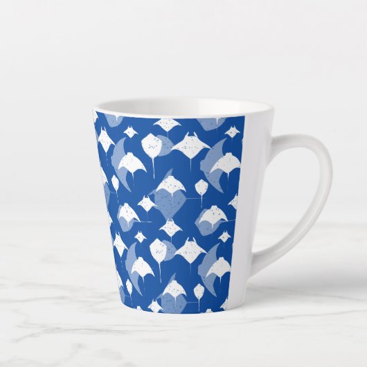 Tasse Latte Manta Rays et Stingrays Motif sur Ocean Blue (Droite)