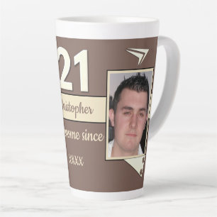 Tasse Latte Marron et crème avec nom photo d'anniversaire 21 a