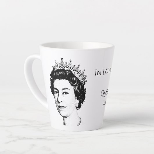 Tasse Latte Mémorial de la reine Elizabeth II (Angle gauche)