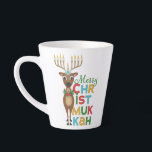Tasse Latte Merry Christmukkah Reindeer<br><div class="desc">Rennes de Noël avec menorah Hanoukka pour bois avec un joyeux salut Christmukkah.</div>