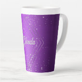 Tasse Latte Métal brossé violet moderne avec Monogramme argent (Angle droit)