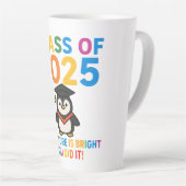 Tasse Latte Mete 2025 Graduation de pingouin (Angle droit)