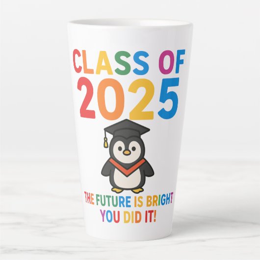 Tasse Latte Mete 2025 Graduation de pingouin (Devant)