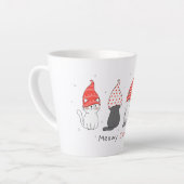Tasse Latte mignon chat avec gnome casquette pour noël. (Angle gauche)