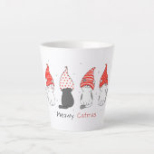 Tasse Latte mignon chat avec gnome casquette pour noël. (Devant)