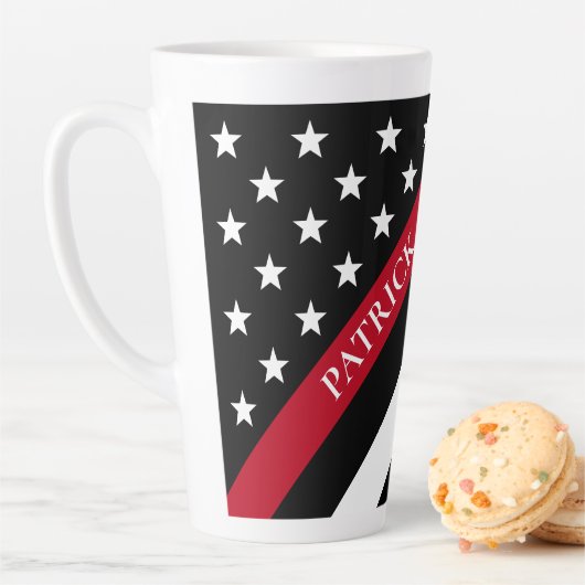 Tasse Latte Mince Red Line Firefighter Drapeau Nom Grand (En situation)