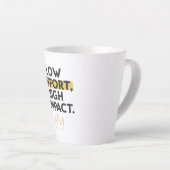 Tasse Latte Minimalist Crown "Low Effort High Impact" (Angle droit)
