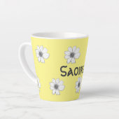 Tasse Latte Modèle floral Nom personnalisé jaune (Angle gauche)