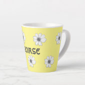 Tasse Latte Modèle floral Nom personnalisé jaune (Angle droit)