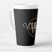 Tasse Latte Moderne écriture monogramme noir doré (Angle gauche)