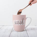 Tasse Latte Moderne Pastel Rose Bonjour Et Vous Nom<br><div class="desc">Moderne Pastel Rose Bonjour Et Vous Nom</div>
