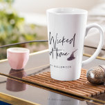 Tasse Latte Moderne Une Citation Du Bon Temps | Bonne Hallowee<br><div class="desc">Moderne Une Citation Du Bon Temps | Bonne Halloween</div>