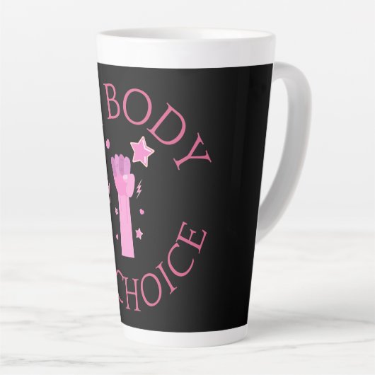 Tasse Latte Mon corps Mon choix rose poing féministe (Angle droit)