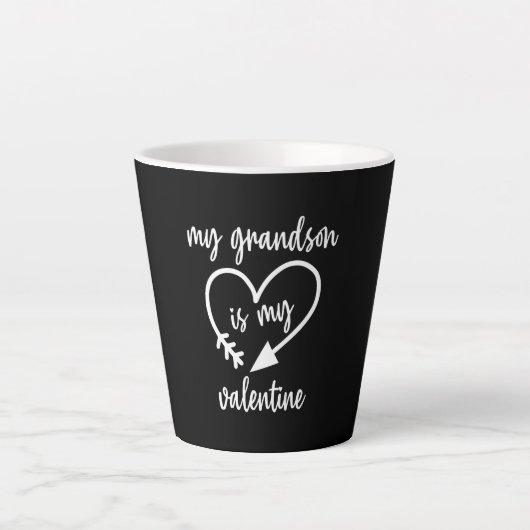 Tasse Latte Mon Petit-Fils Est Mon Saint Valentin. (Devant)