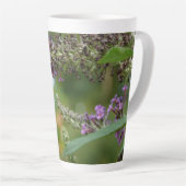 Tasse Latte Monarque papillon sur Buddleia pourpre (Angle droit)