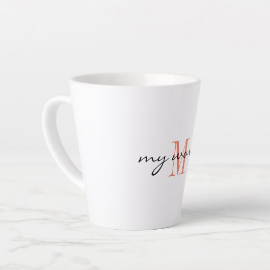 Tasse Latte Monogram Initial, Script élégant mon monde, (Angle gauche)