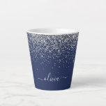 Tasse Latte Monogramme à Parties scintillant étincelante en ar<br><div class="desc">Parties scintillant à étincelles bleu marine et argent Script Monogramme Nom Tasse de café en latte Mug. Cela rend le cadeau parfait pour 16 ans,  mariage,  douche nuptiale,  anniversaire,  baby shower ou bachelorette pour quelqu'un qui aime le luxe glam et les styles chic.</div>