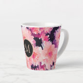 Tasse Latte monogramme Abstrait d'aquarelle rose (Angle droit)