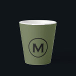 Tasse Latte Monogramme classique minimal vert olive<br><div class="desc">Un design simple monogrammé sur mesure dans un style minimaliste moderne avec typographie de bloc classique dans une palette de couleurs vert olive et noir ; un design professionnel simple et propre qui peut être facilement mis à jour avec votre monogramme initial.</div>