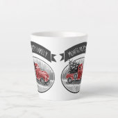 Tasse Latte Monogramme de camion rouge rustique Nom de famille (Devant)