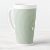 Tasse Latte Monogramme de dégradé circulaire minimaliste vert  (Angle gauche)