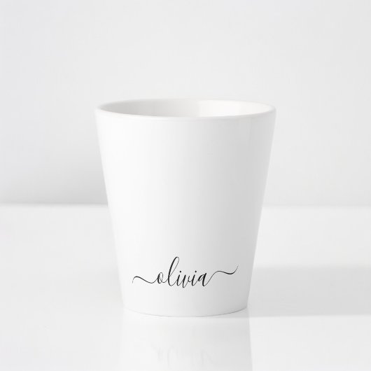 Tasse Latte Monogramme de nom de fille de script moderne noir