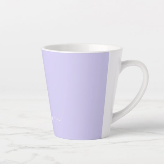 Tasse Latte Monogramme de nom de script moderne violet lavande (Droite)