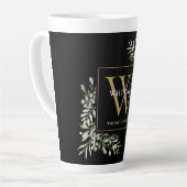 Tasse Latte Monogramme d'or noir Élégant vert moderne  (Angle gauche)